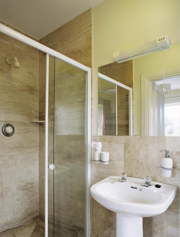 Greenlawn Lodge Лисдунварна Стая снимка