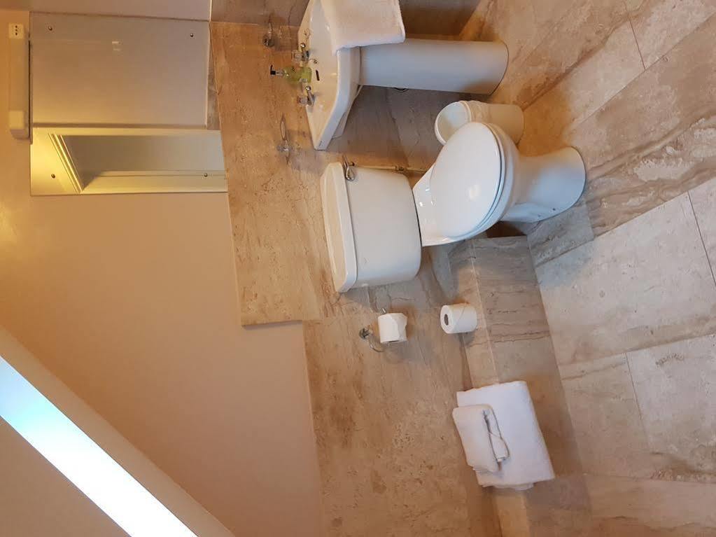 Greenlawn Lodge Лисдунварна Екстериор снимка